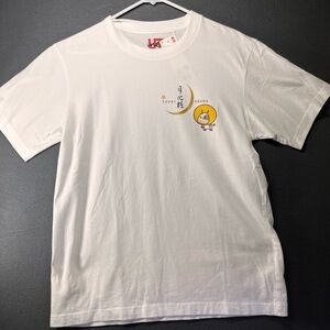 Uniqlo White Short‎ Sleeve Tee with Minimalist Design